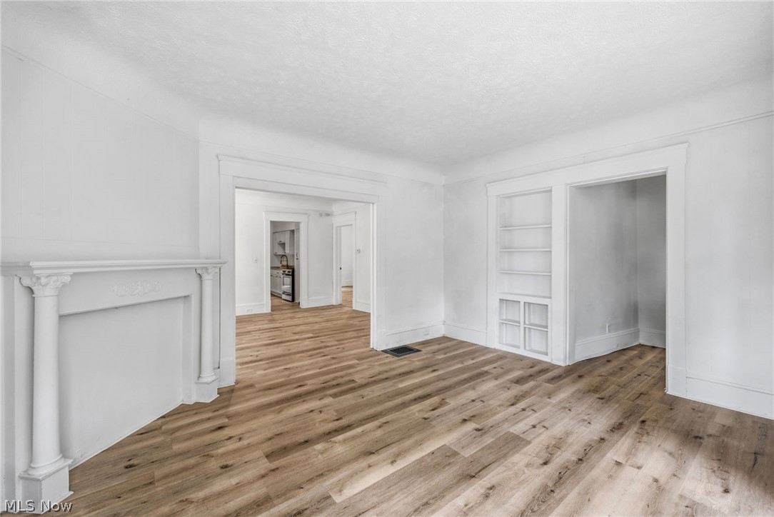 1429 W 107th Street Property Photo 6