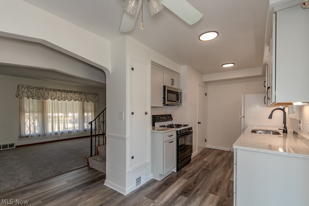 253 E 288th Street Property Photo 5