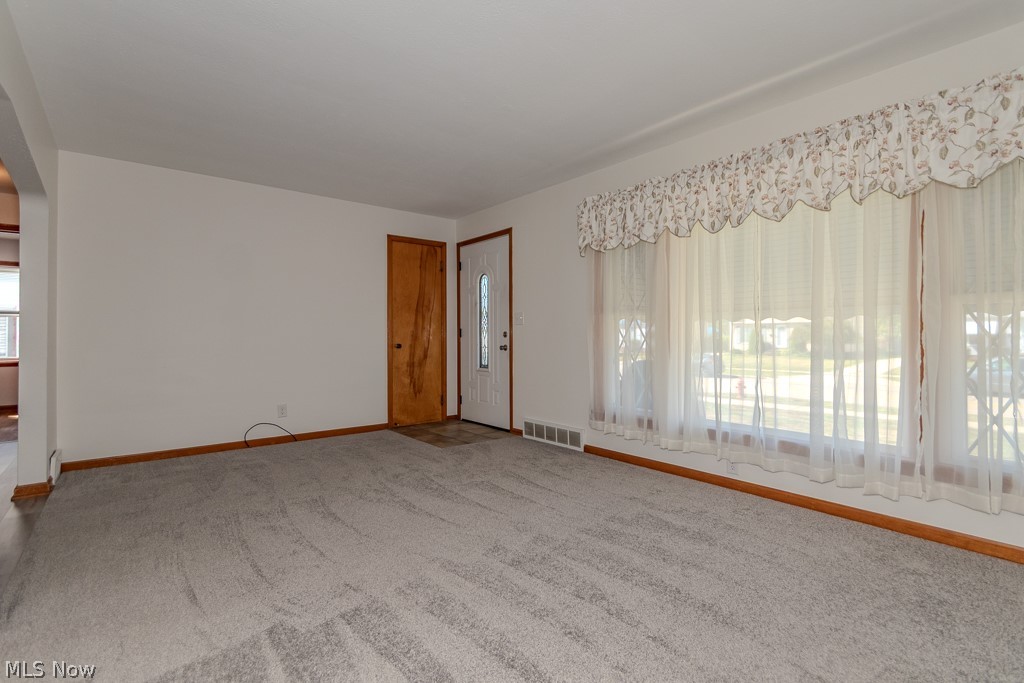 253 E 288th Street Property Photo 7