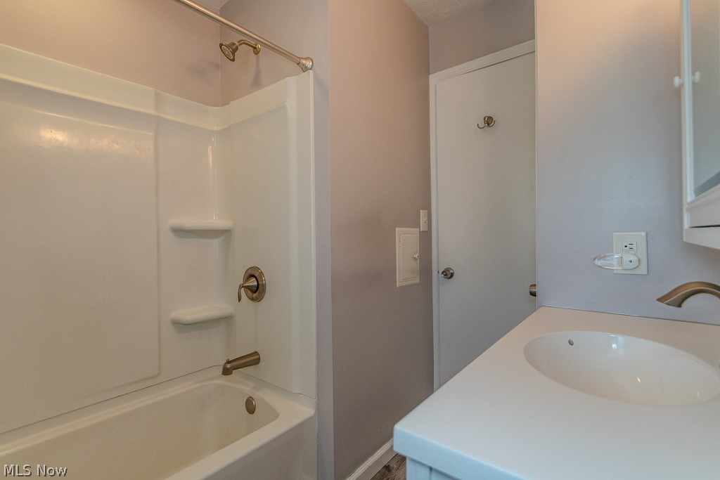 253 E 288th Street Property Photo 19