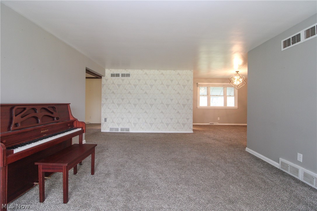 2985 Heatherbrae Drive Property Photo 4