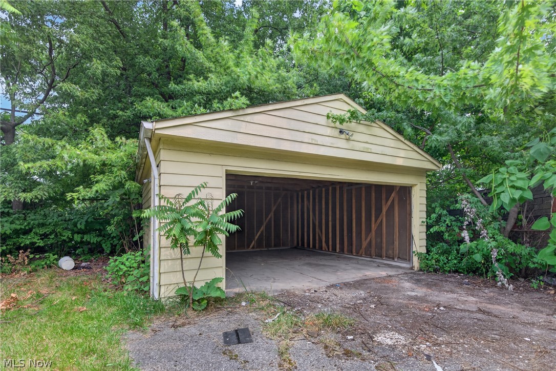 3527 E 140th Street Property Photo 4
