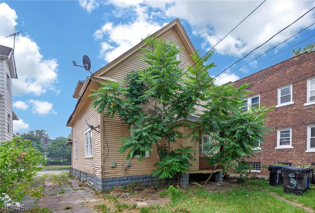 3527 E 140th Street Property Photo 5