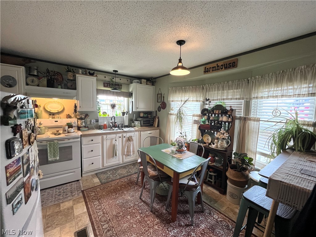 13 Cherokee Lane Property Photo 2