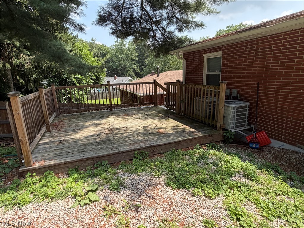 279-281 Cluster Avenue Property Photo 3
