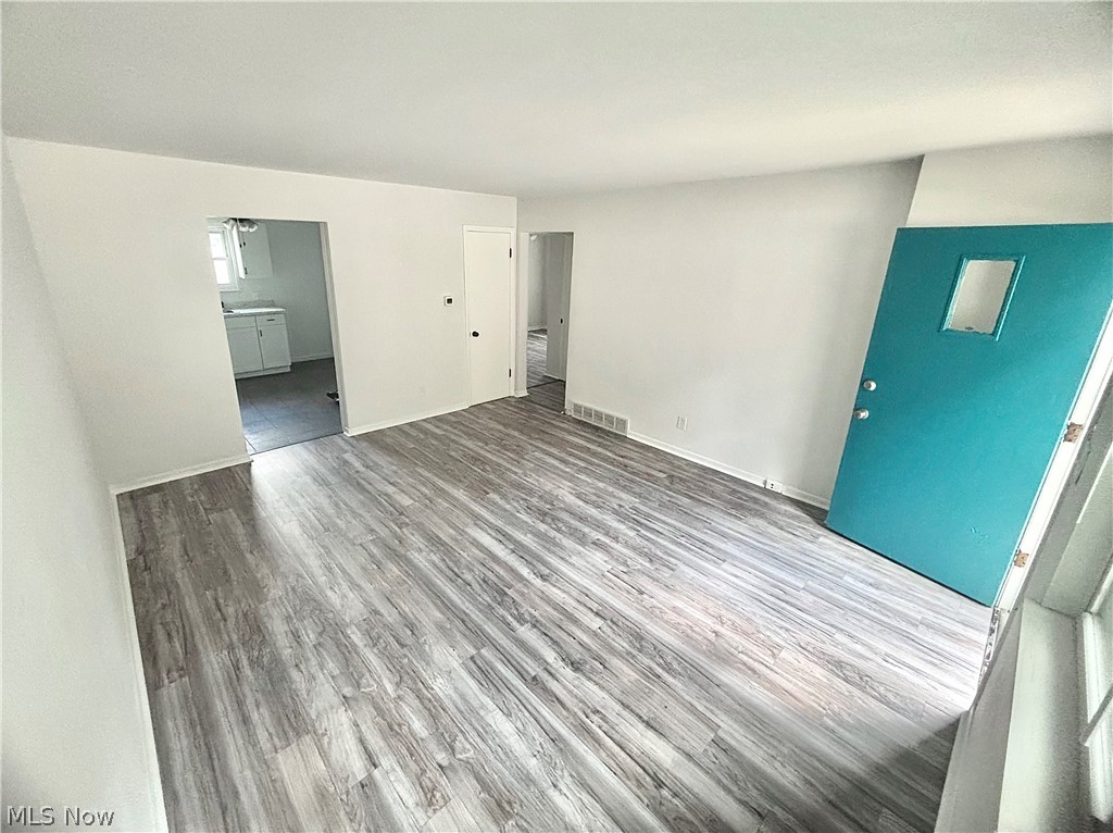 279-281 Cluster Avenue Property Photo 11