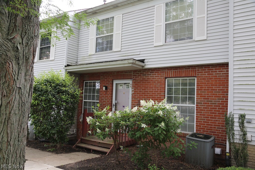 2786 Mull Avenue C Property Photo 1