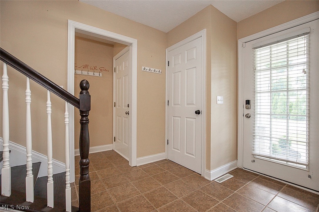 25660 Edgecliff Drive Property Photo 6