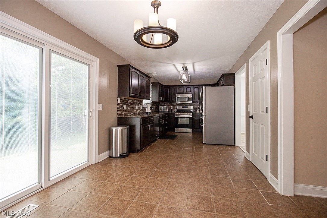 25660 Edgecliff Drive Property Photo 14