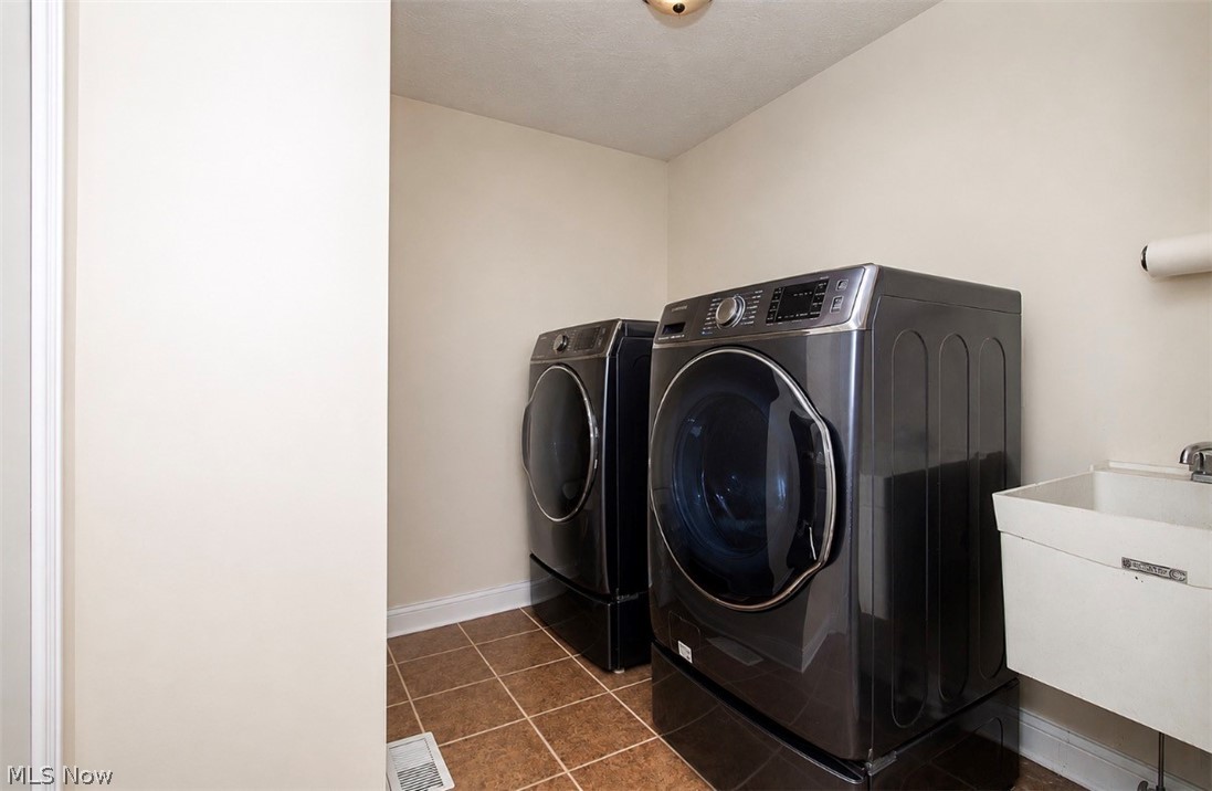 25660 Edgecliff Drive Property Photo 21