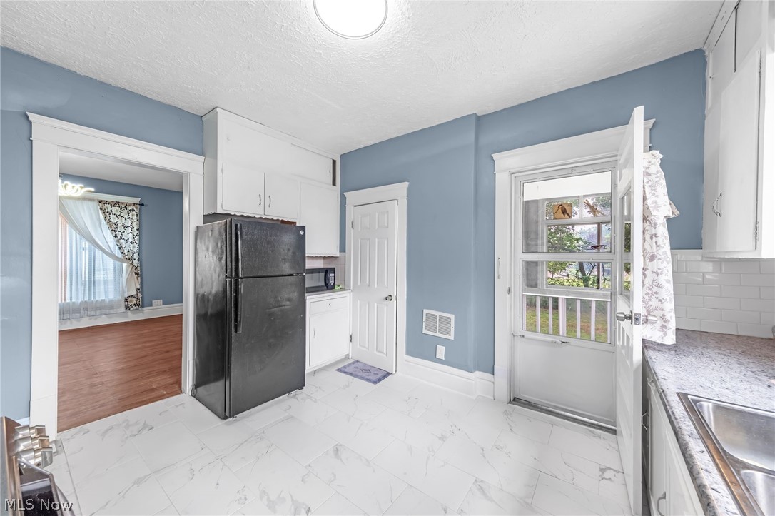 247 Rhodes Avenue Property Photo 14