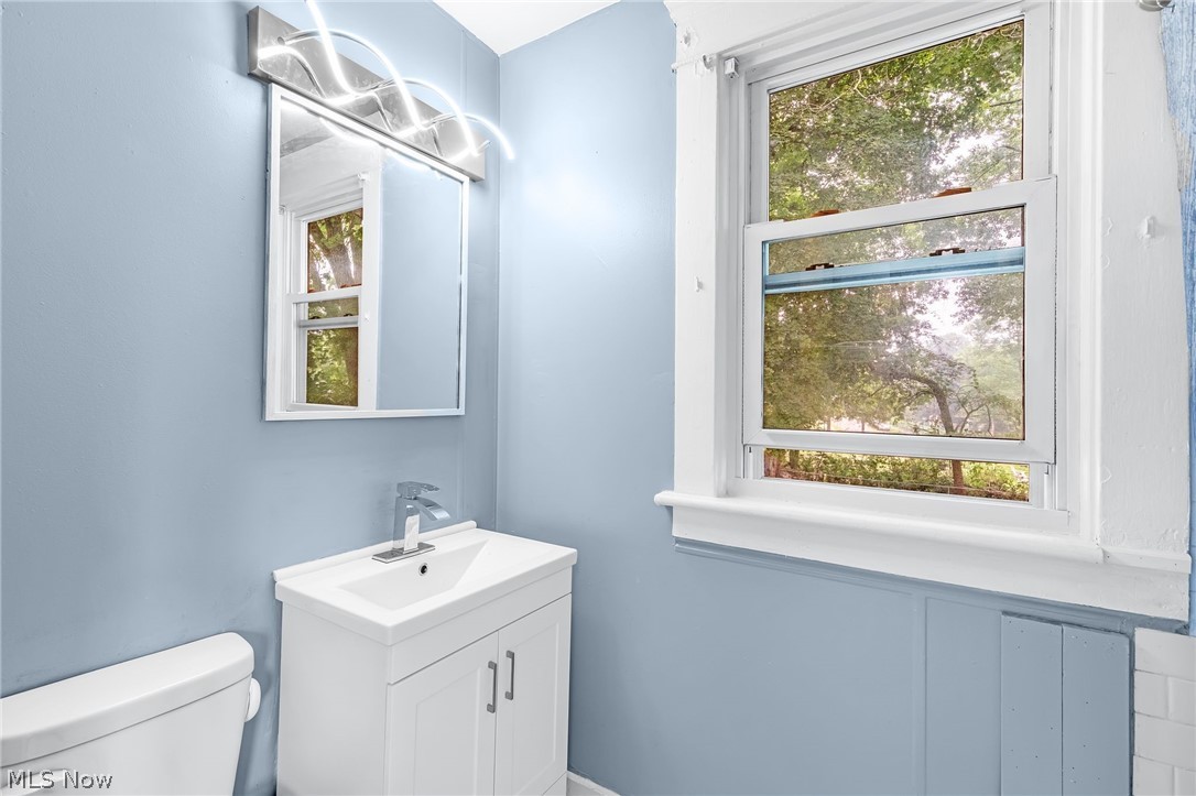 247 Rhodes Avenue Property Photo 15