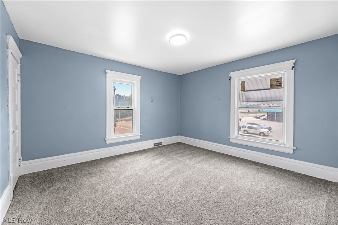 247 Rhodes Avenue Property Photo 20