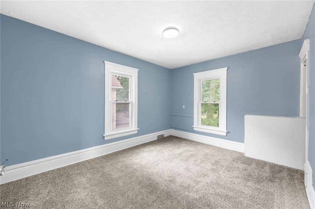 247 Rhodes Avenue Property Photo 23