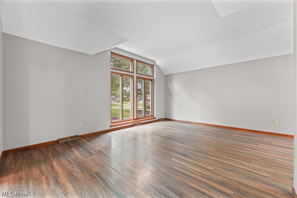 315 Valley Brook Oval Property Photo 13