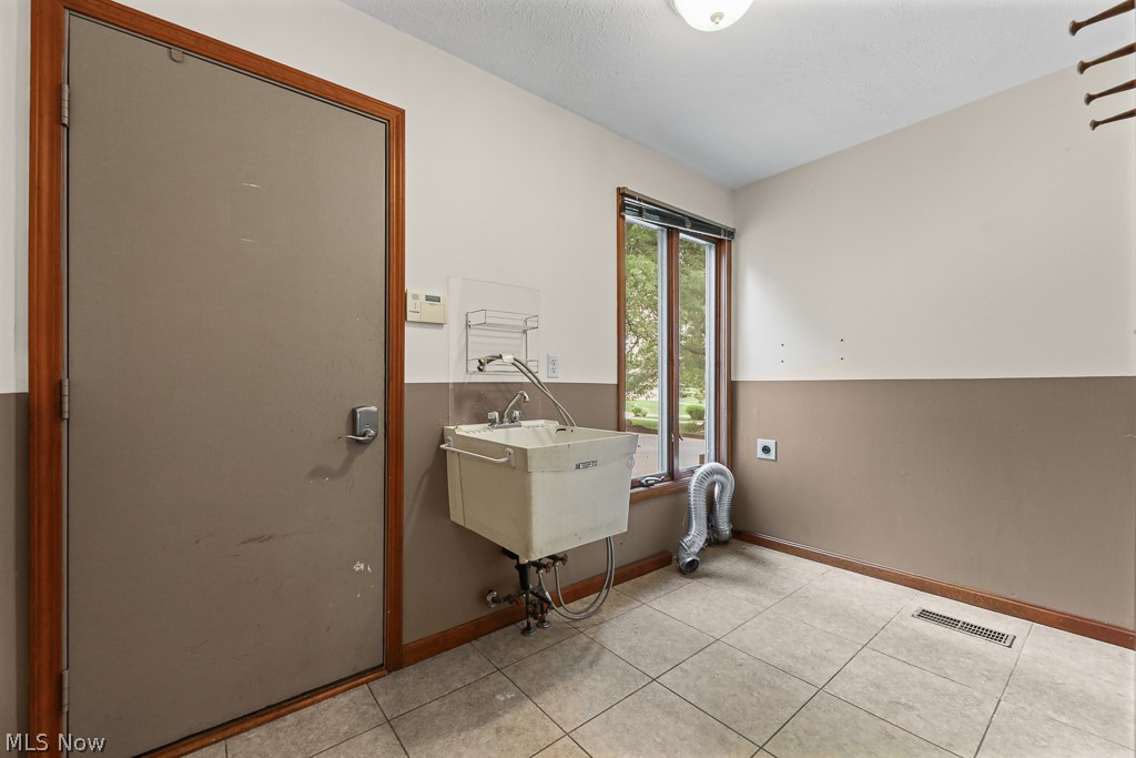 315 Valley Brook Oval Property Photo 17