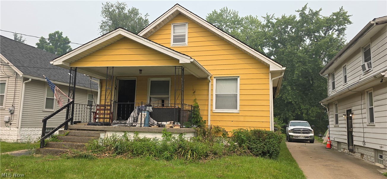 869 Sunshine Avenue Property Photo 1