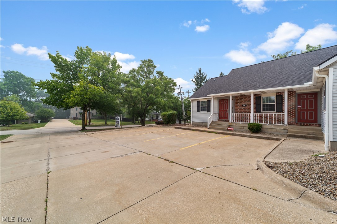 531 E Smith Road Property Photo 3