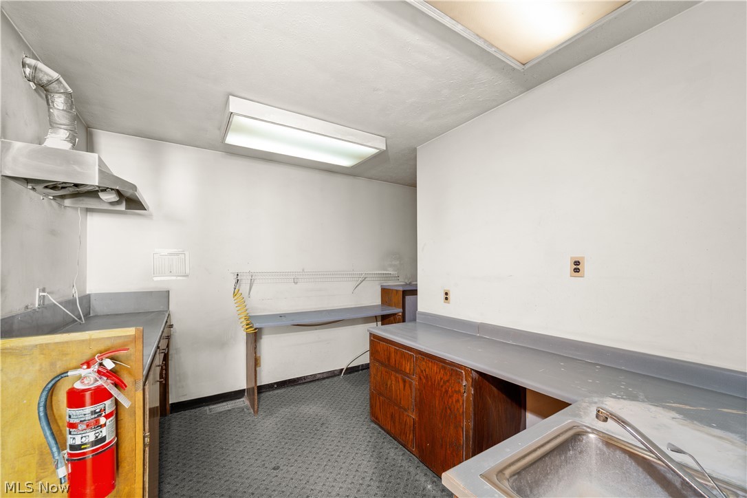 531 E Smith Road Property Photo 4