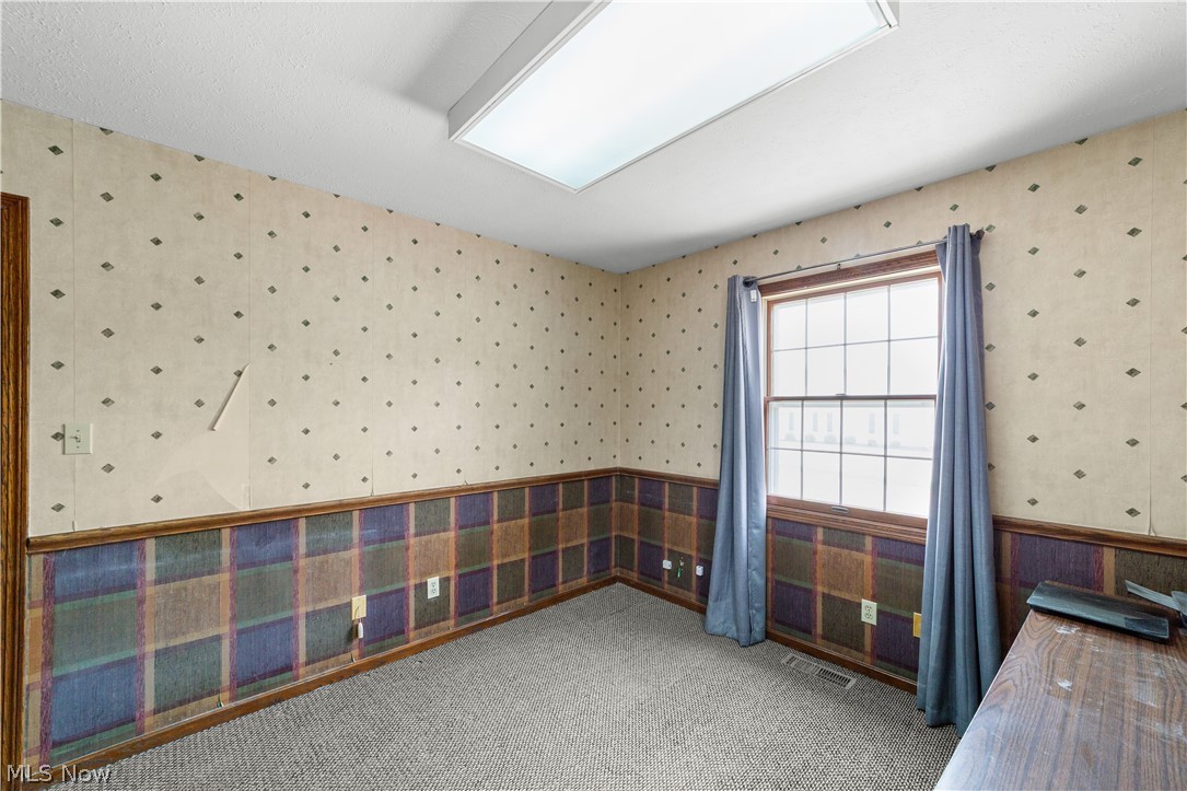 531 E Smith Road Property Photo 5