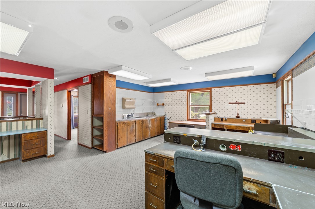 531 E Smith Road Property Photo 8