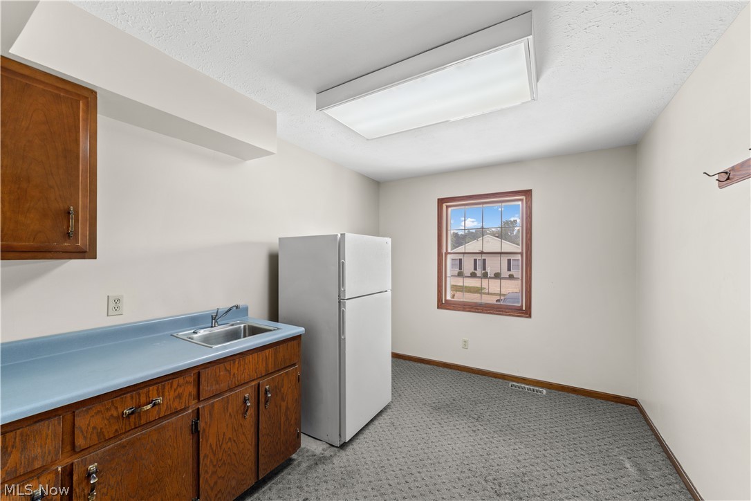 531 E Smith Road Property Photo 14