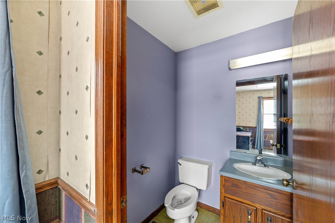 531 E Smith Road Property Photo 16