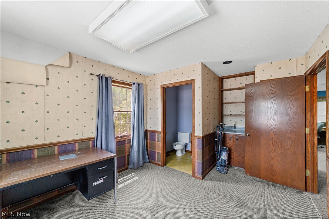 531 E Smith Road Property Photo 17