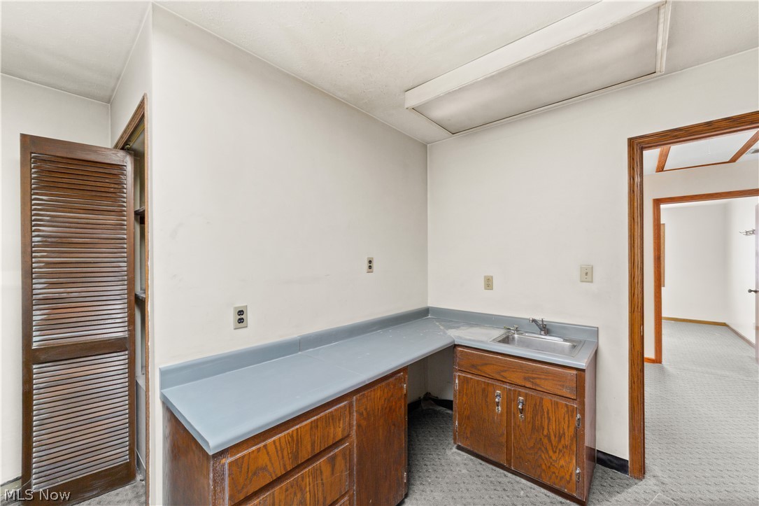 531 E Smith Road Property Photo 20