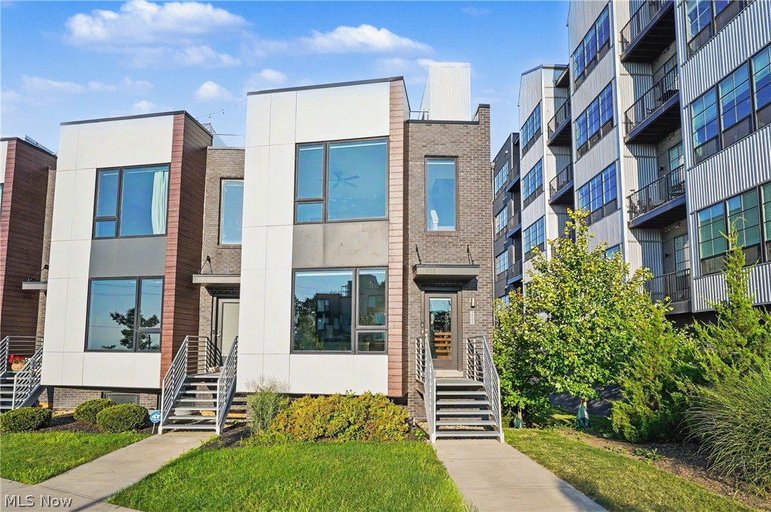 1262 W 70th Street Property Photo 1