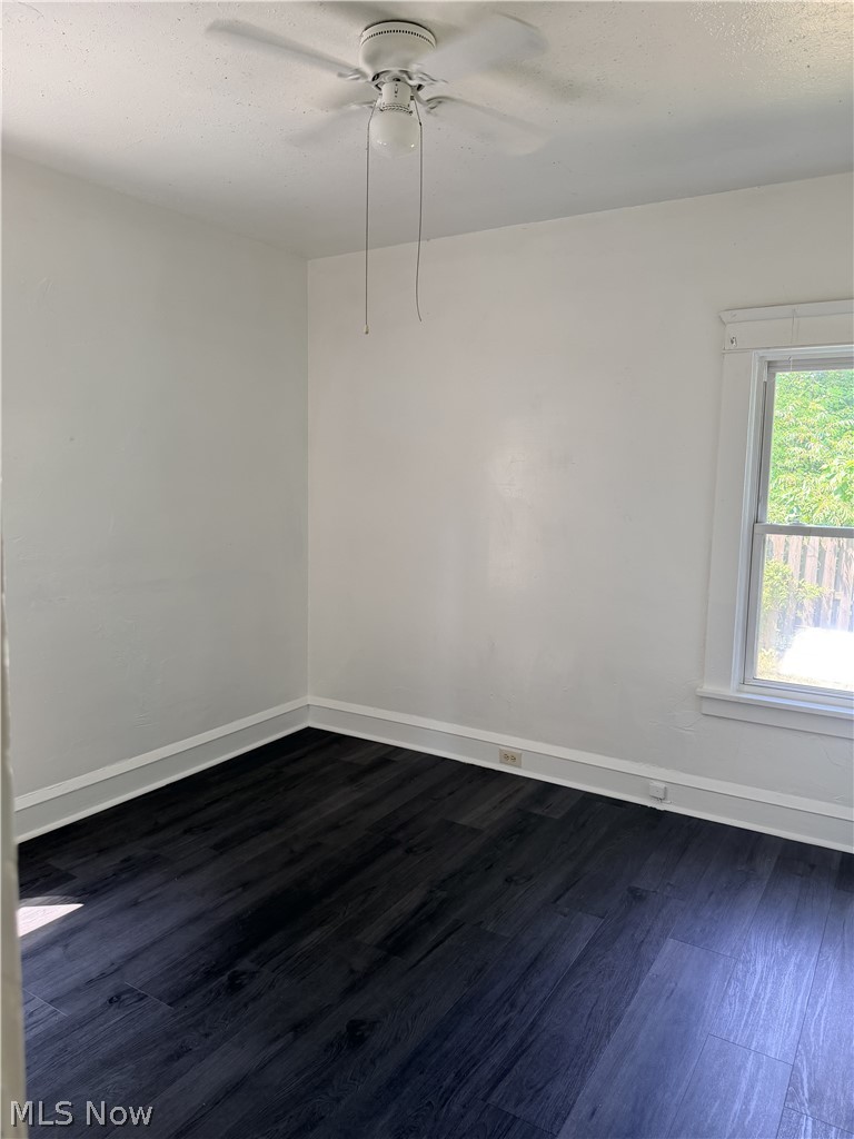 11913 Cromwell Avenue Down Property Photo 11