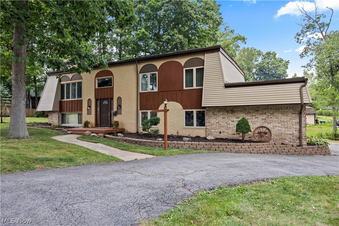 823 Willow Hollow Court Property Photo 1