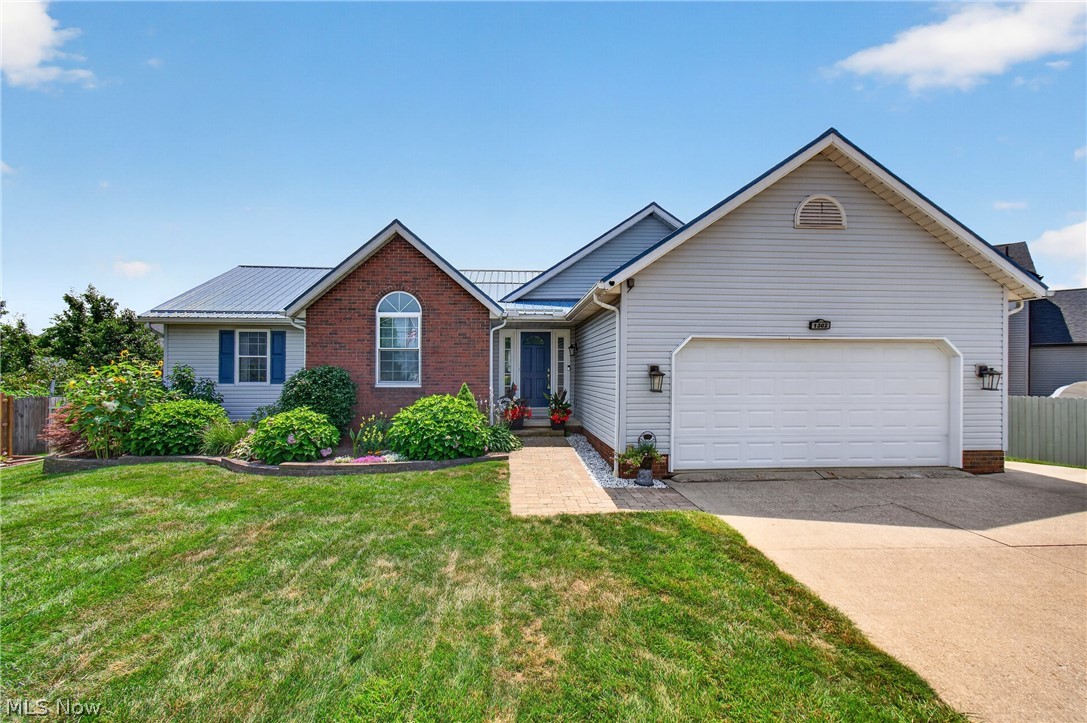 1302 Back Massillon Road Property Photo 1