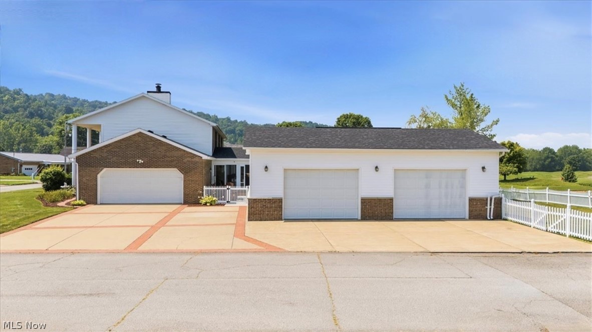 218 Dublin Drive Property Photo 4