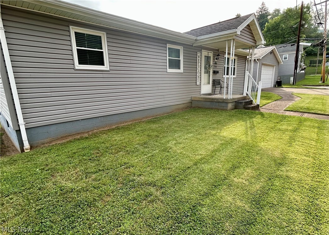 300 W 38th Street Property Photo 2