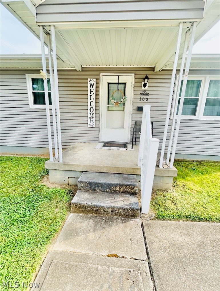 300 W 38th Street Property Photo 3