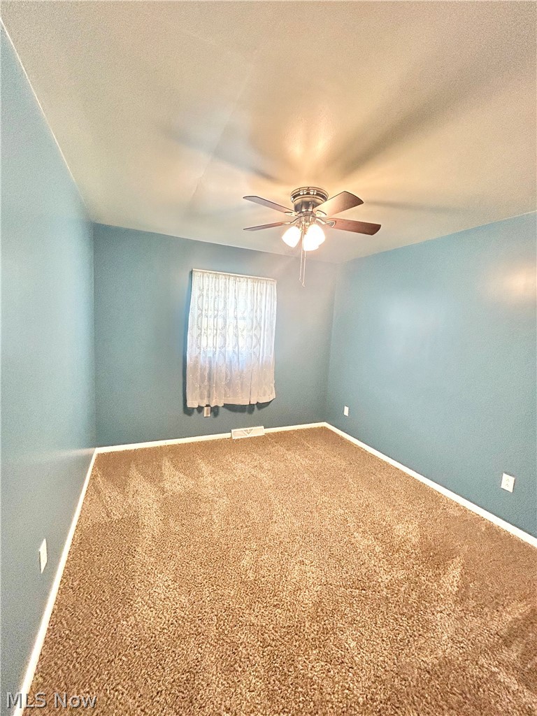 300 W 38th Street Property Photo 10