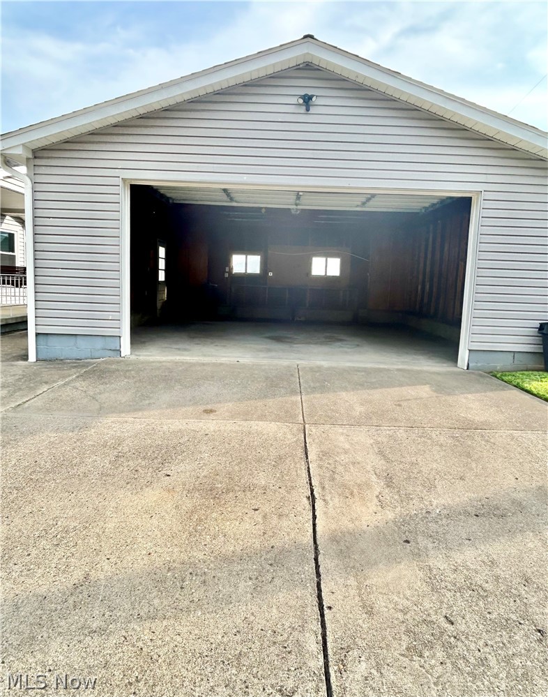 300 W 38th Street Property Photo 14