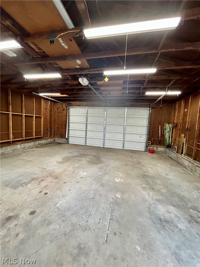 300 W 38th Street Property Photo 15