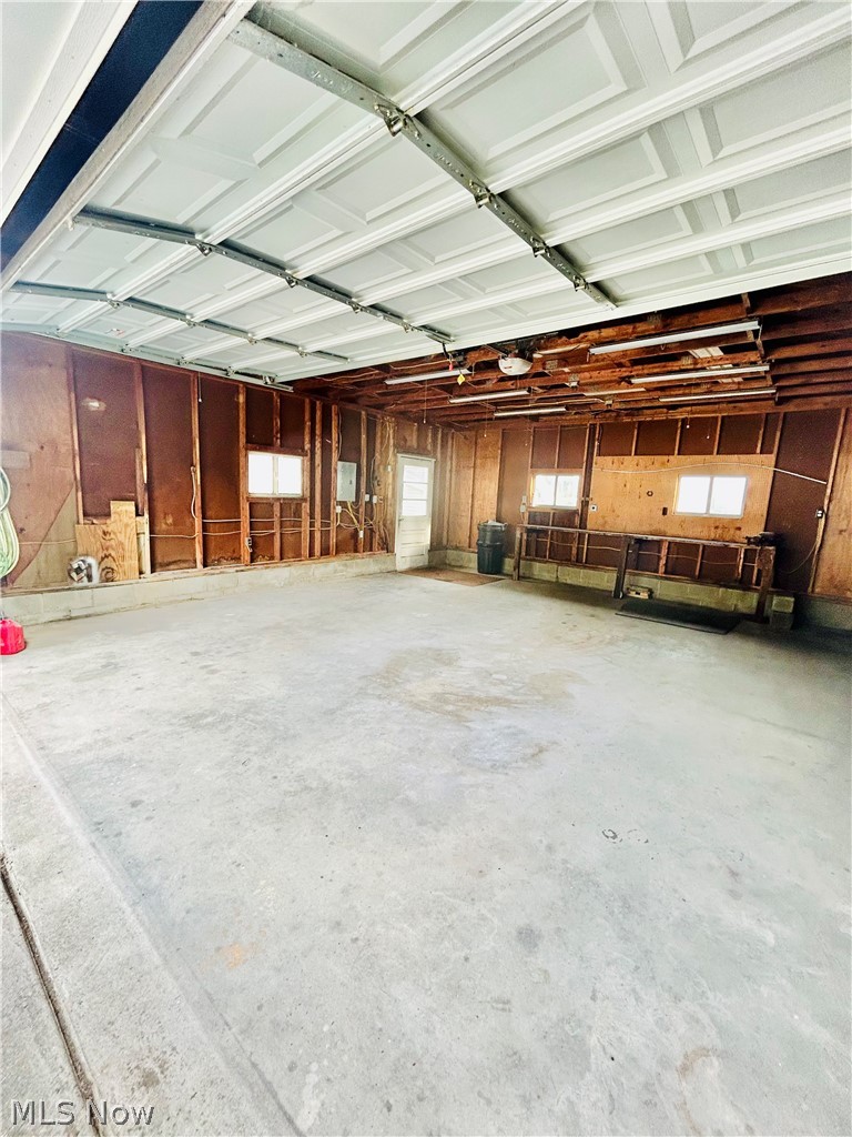 300 W 38th Street Property Photo 16