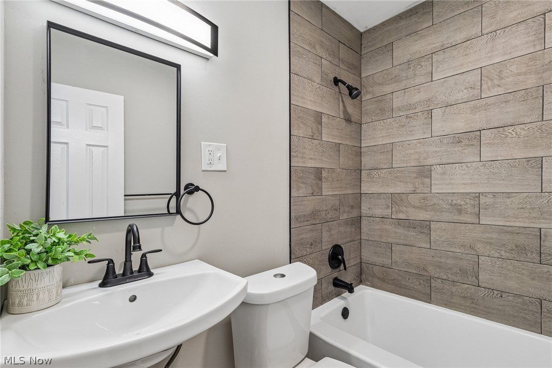 1562 Denison Avenue Nw Property Photo 20