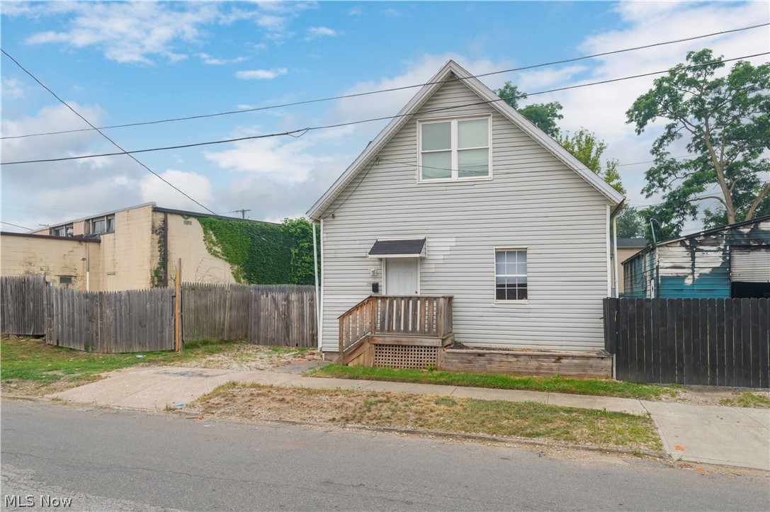 3208 E 66th Street