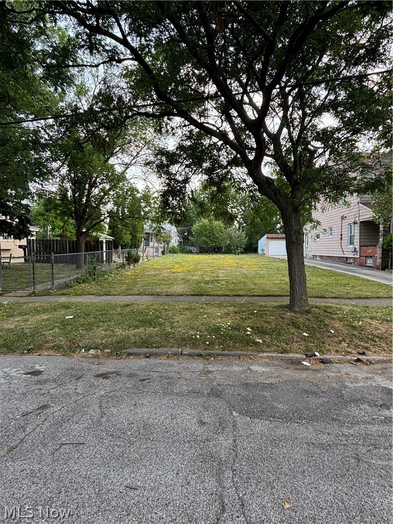 829 Whitcomb Road Property Photo 1