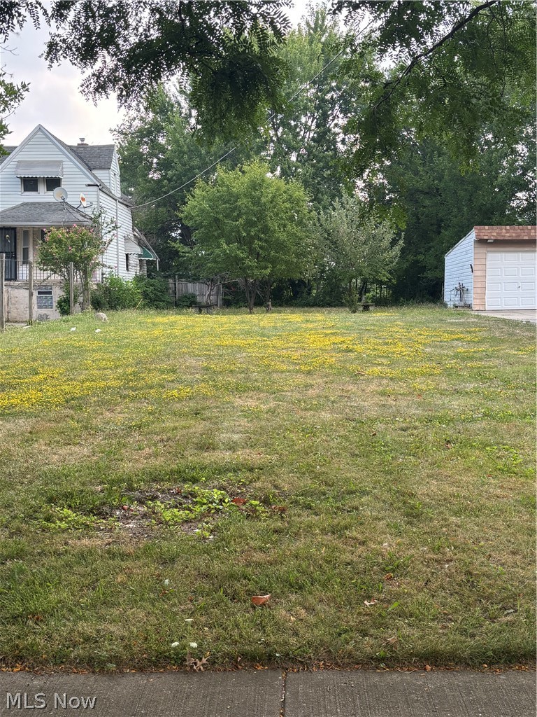829 Whitcomb Road Property Photo 3