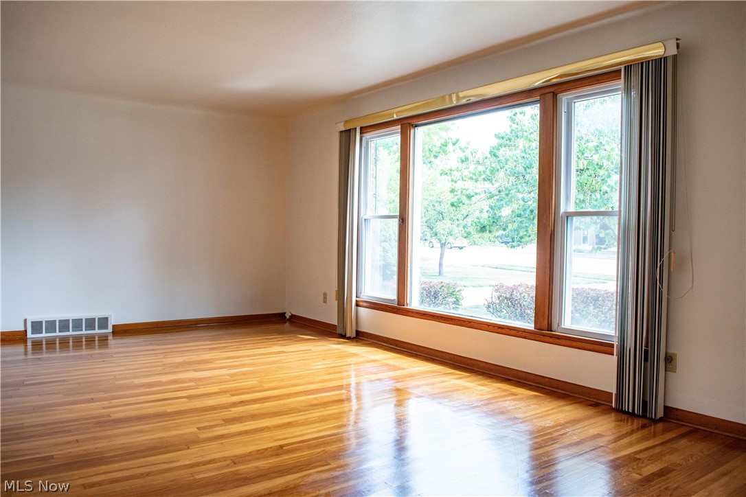 5589 Mayfield Road Property Photo 2