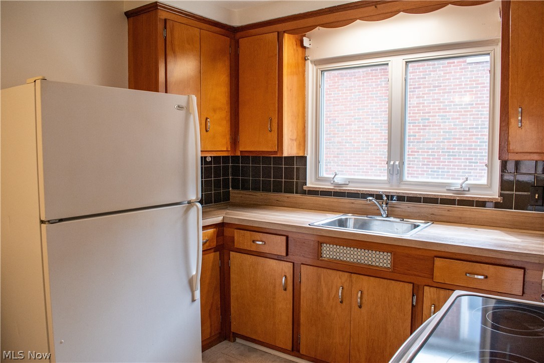 5589 Mayfield Road Property Photo 7