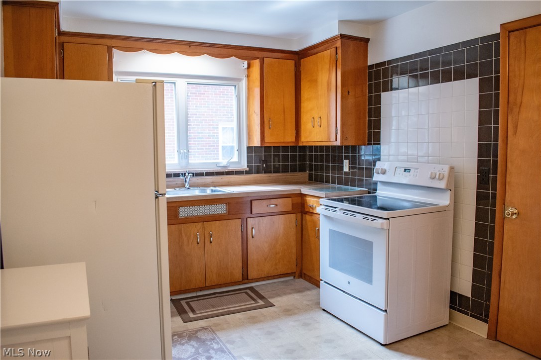 5589 Mayfield Road Property Photo 8