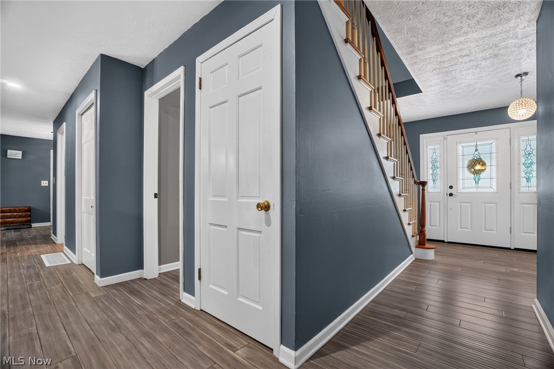 12 Square Circle Drive Property Photo 5