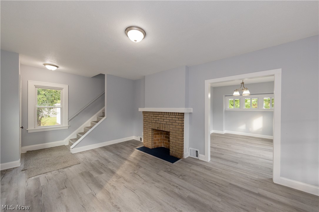 1677 Hillview Road Property Photo 3