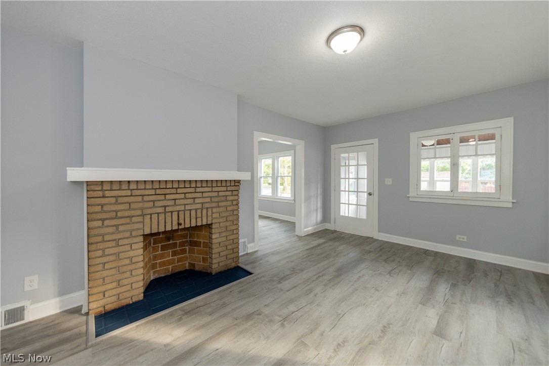 1677 Hillview Road Property Photo 4